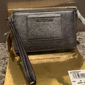 Michael kors wristlet